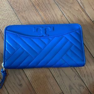 tory burch wallet
